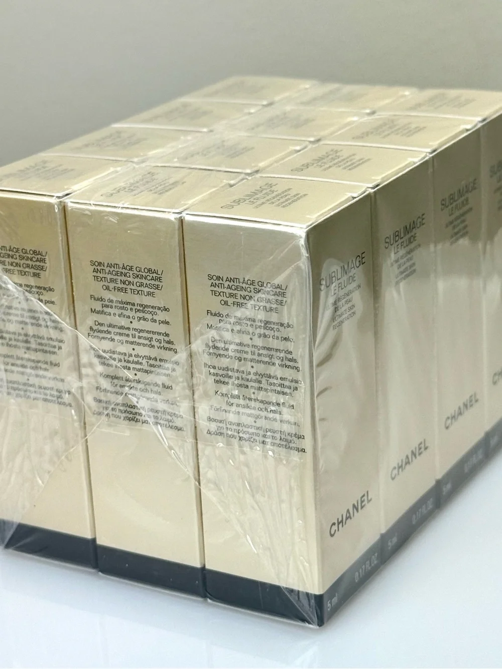 CHANEL Sublimage Le Fluide Ultimate Skin Regeneration - Pack of 12 Sealed